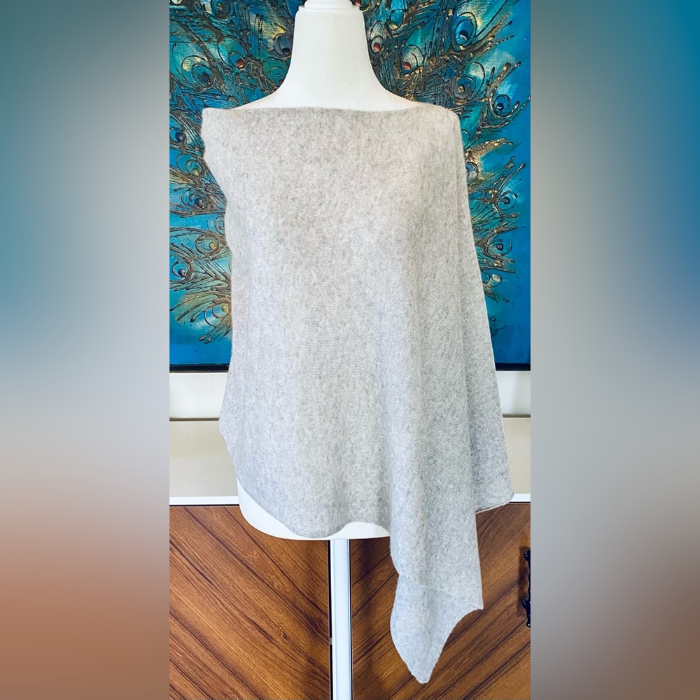NWOT Rachel Zoe 100% Cashmere Poncho | One Size | Light Heathered Gray